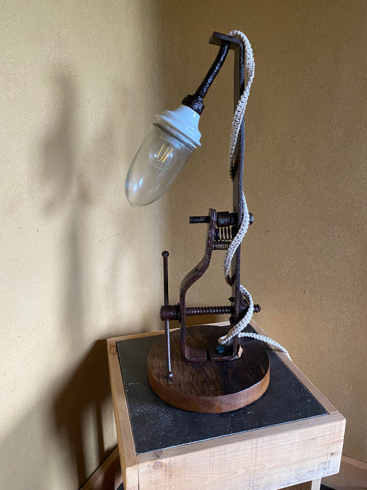 rustieke originele unieke (bureau)lamp